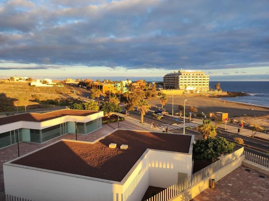 El Medano Beachfront Triplex Penthouse With Pool, Rooftop, Sea View 외부 사진